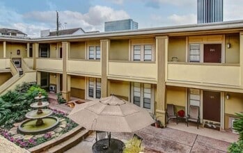 Building Photo - 4727 W Alabama St