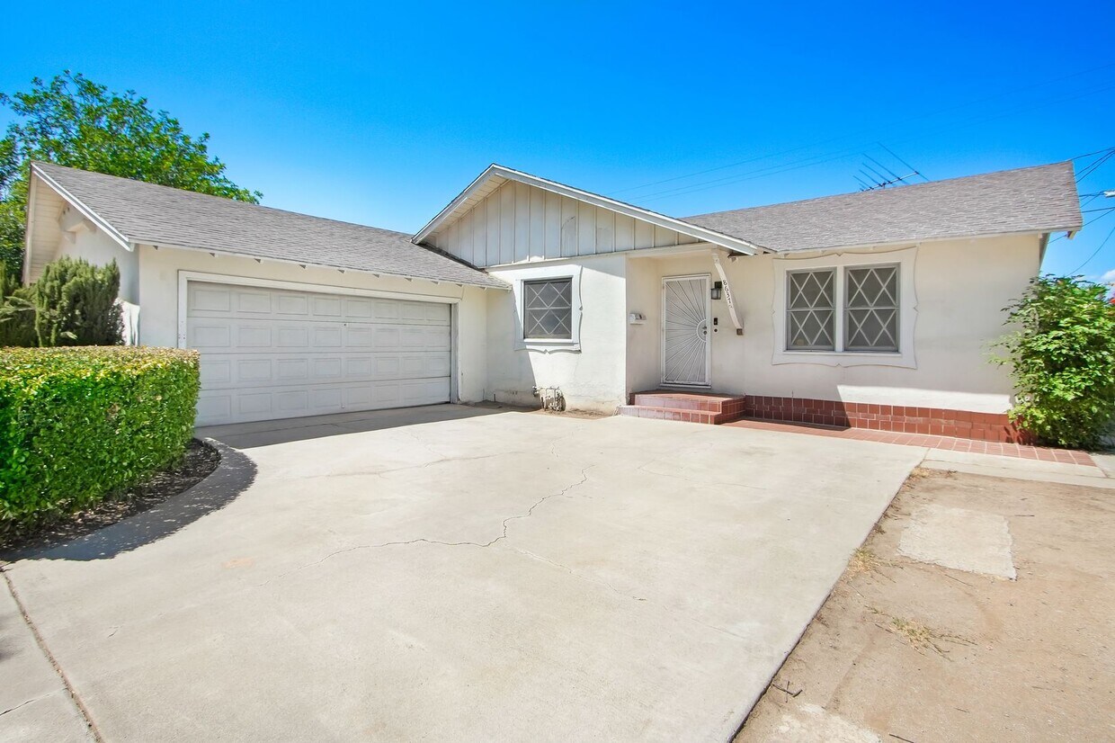 Available Now! 3/1.1 Single Story Home in... - Available Now! 3/1.1  Single Story Home in...