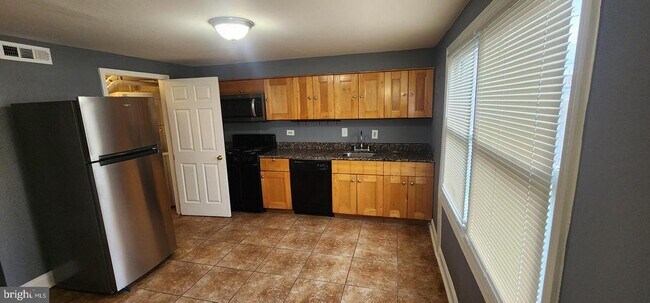 Foto del edificio - 7923 Baltimore St