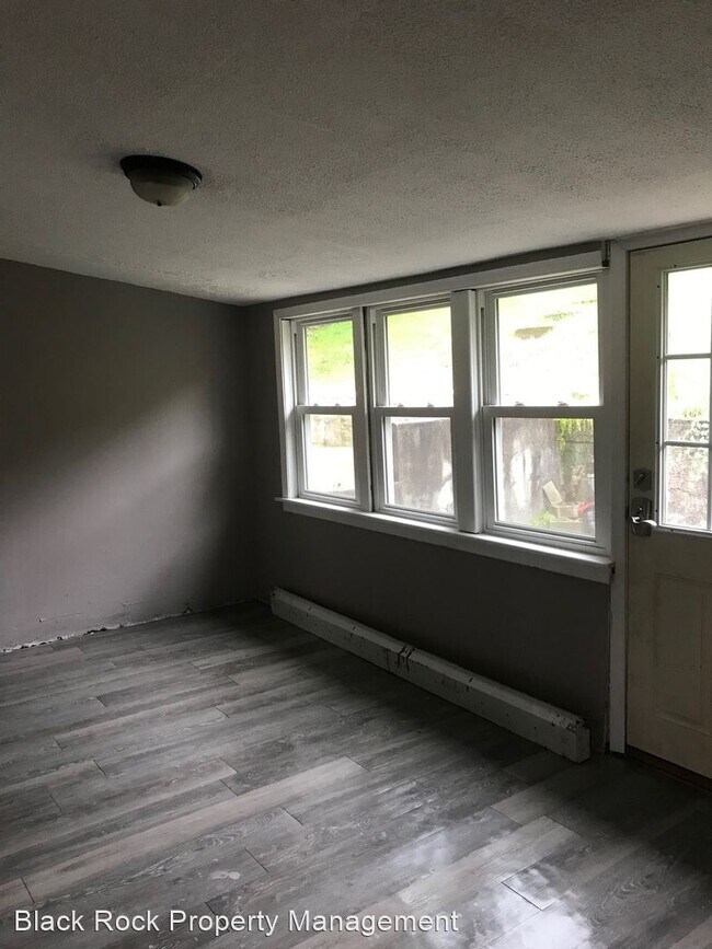 Building Photo - 2 br, 1 bath House - 206 W Front St