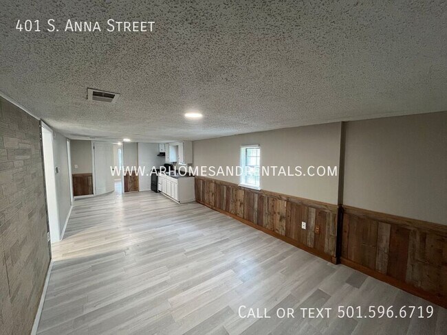 Building Photo - 401 S Anna St