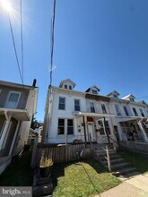 Building Photo - 412 W 1st St