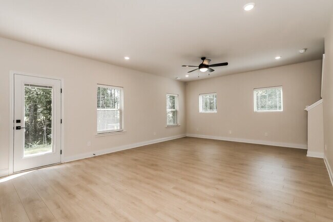 Foto del edificio - 340 Cantrell Dr
