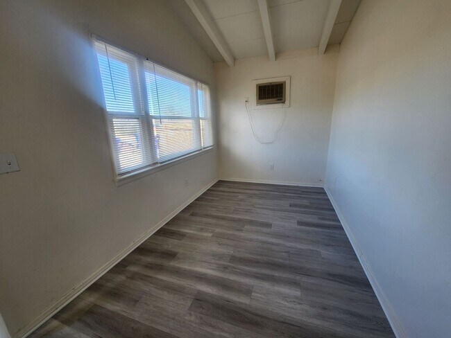 Foto del edificio - 6667 Desert Queen Ave