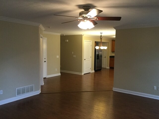 Building Photo - 387 Linwood Street