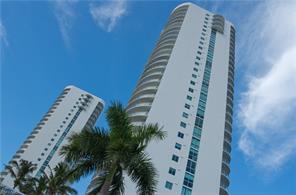 Foto del edificio - 3000 Oasis Grand Blvd