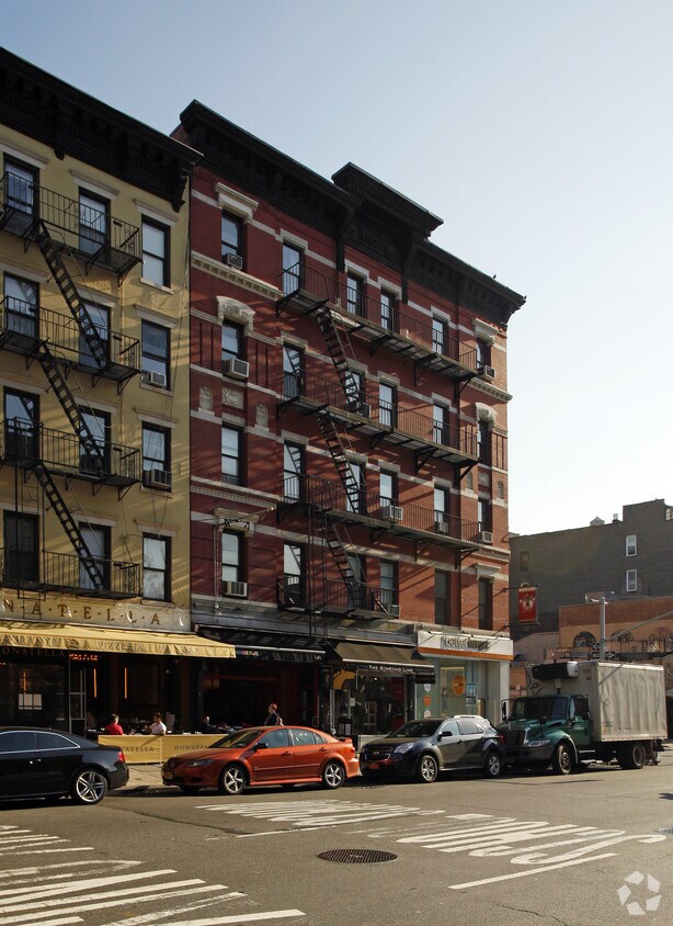 Foto del edificio - 178-182 Eighth Ave