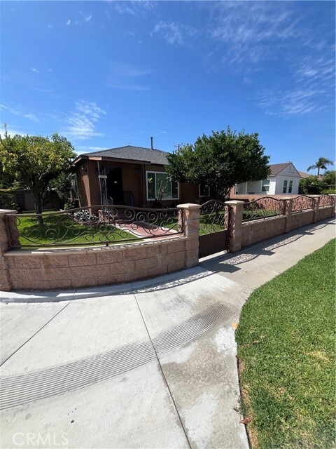 Building Photo - 10547 Garfield Ave