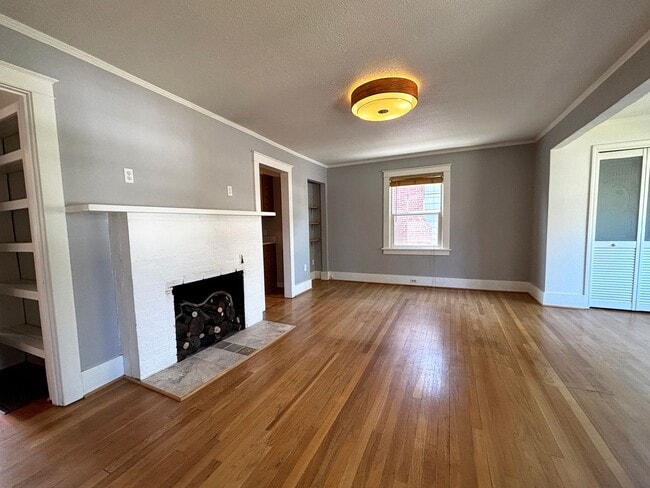 Building Photo - Delightful Home in University Park w/ Additional Flexible Bonus Rooms and A/C