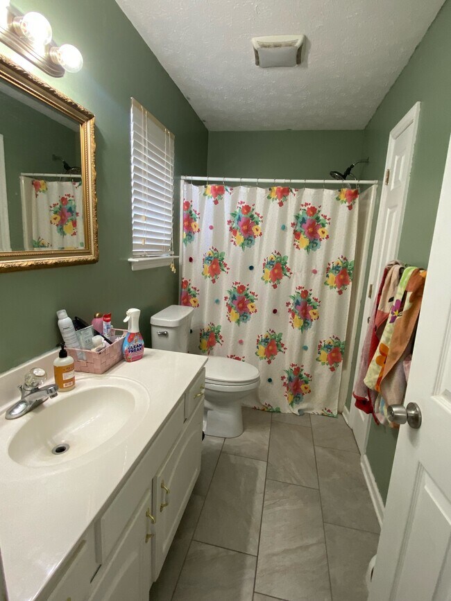 Foto del edificio - 122 Bluff View Dr