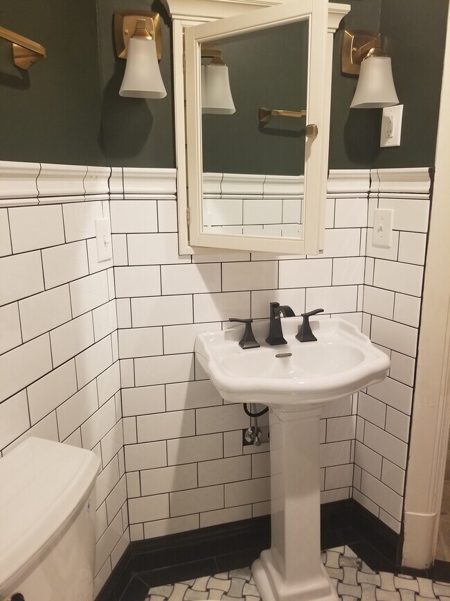 Building Photo - 701 Remington St