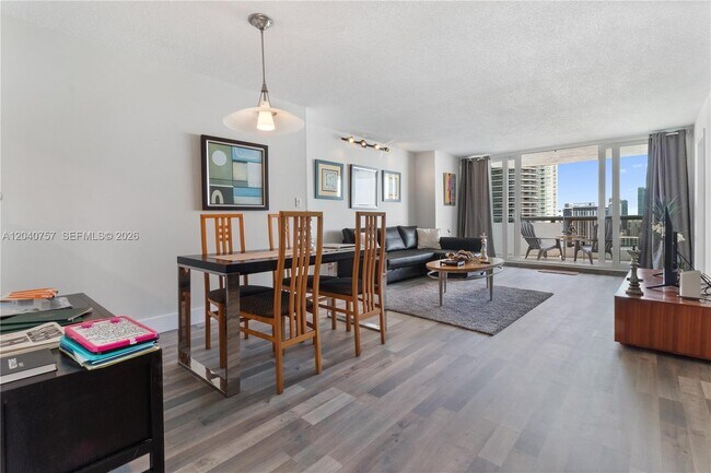 Foto del edificio - 1717 N Bayshore Dr