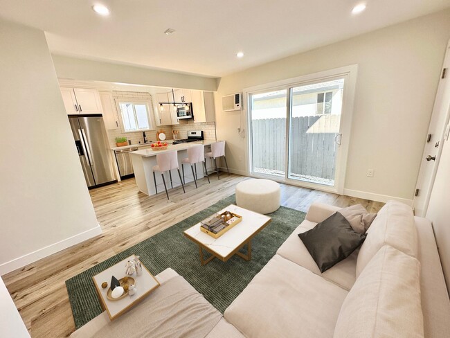 Interior Photo - 12759 Matteson Ave