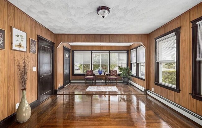 Living/Dining - 182 Juniper St