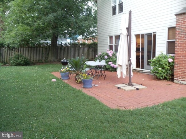 Building Photo - 8905 Bradmoor Dr
