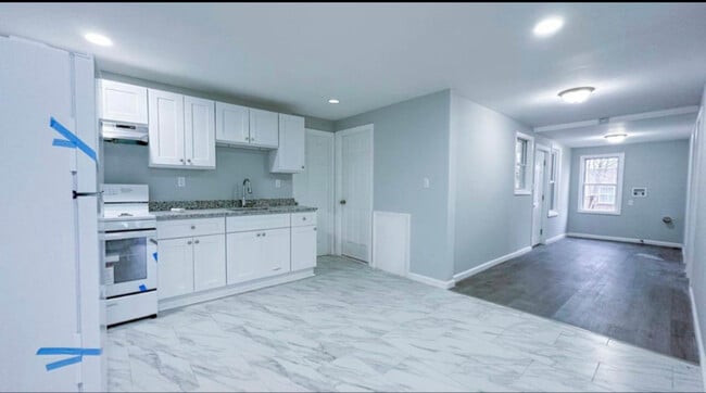 Building Photo - 17 Pearl St