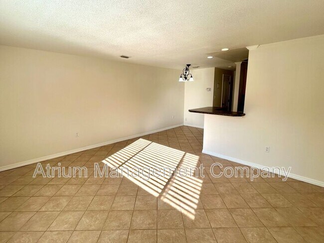 Building Photo - 615 Lakeview St