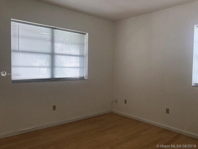 Foto del edificio - 1622 Bay Rd