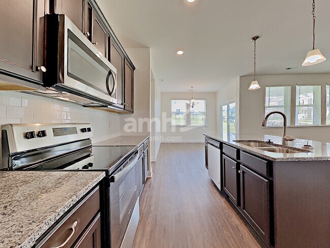 Foto del edificio - 142 Willowbrook Dr