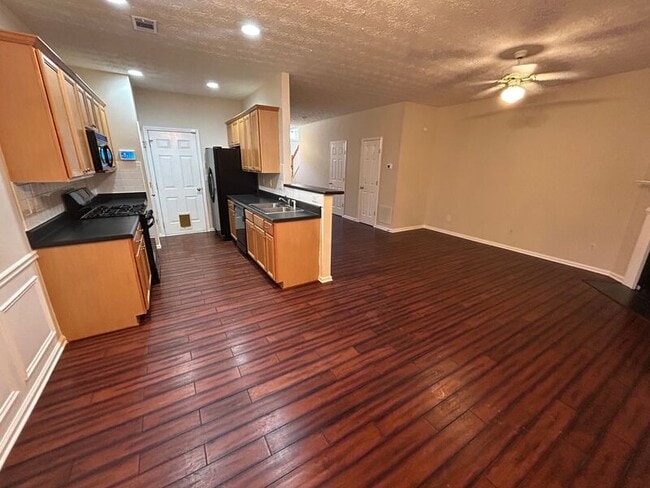 Building Photo - 441 Lantern Wood Dr