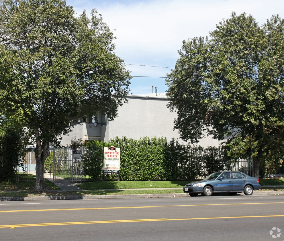 Primary Photo - 17945 Roscoe Blvd