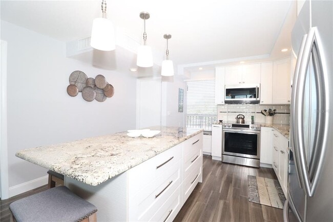 Building Photo - 2620 Cove Cay Dr