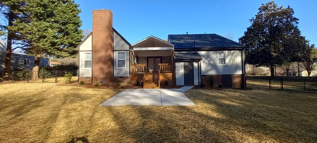 Foto del edificio - 2102 Shannon Dr