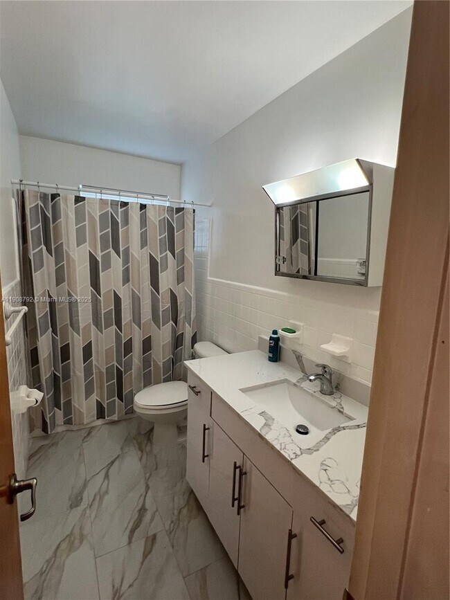 Foto del edificio - 75 NE 186th Terrace