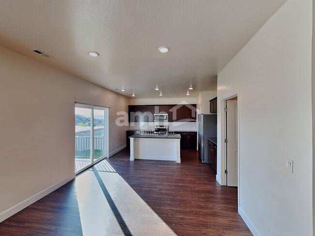 Building Photo - 1175 Wagon Way