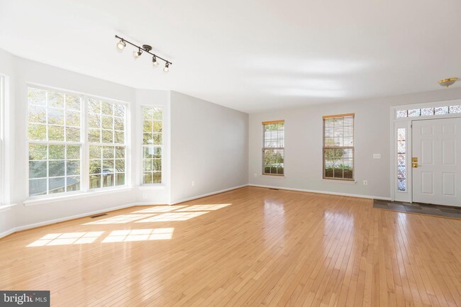Building Photo - 117 Hillside Ct