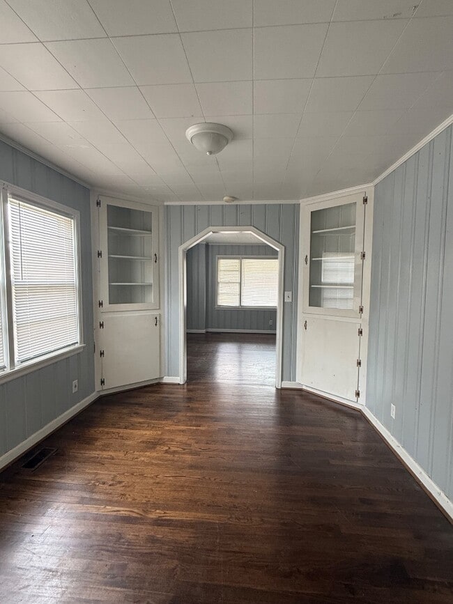 Foto del edificio - 1300 Woodland Dr