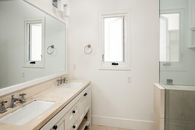 Building Photo - 540 Fierro Loop