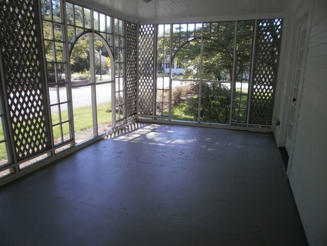Building Photo - 836 Mimosa Boulevard