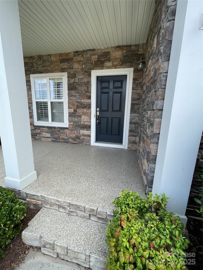 Building Photo - 120 Waterlynn Club Dr
