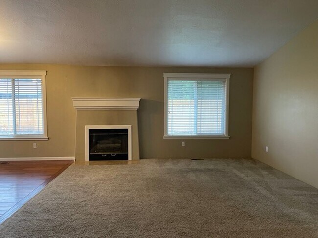 Foto del edificio - Nice 3 Bedroom 2 Bath home in Central Point