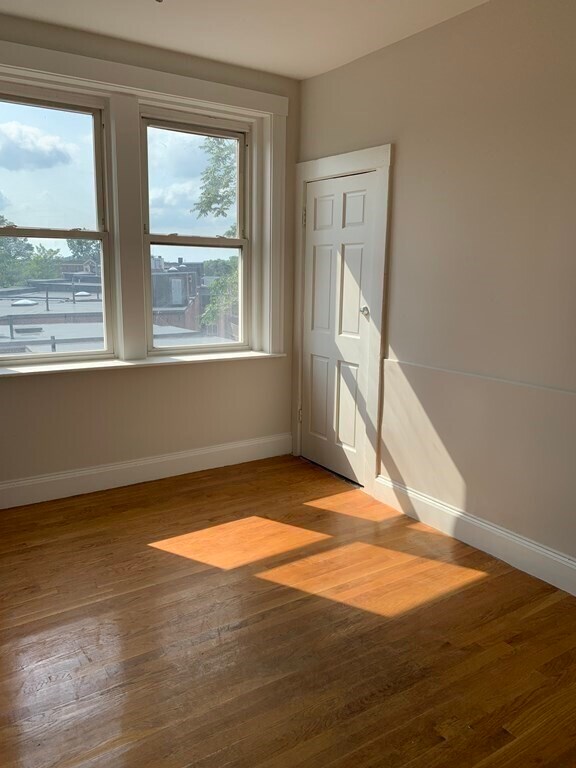 Building Photo - 129 Chiswick Rd