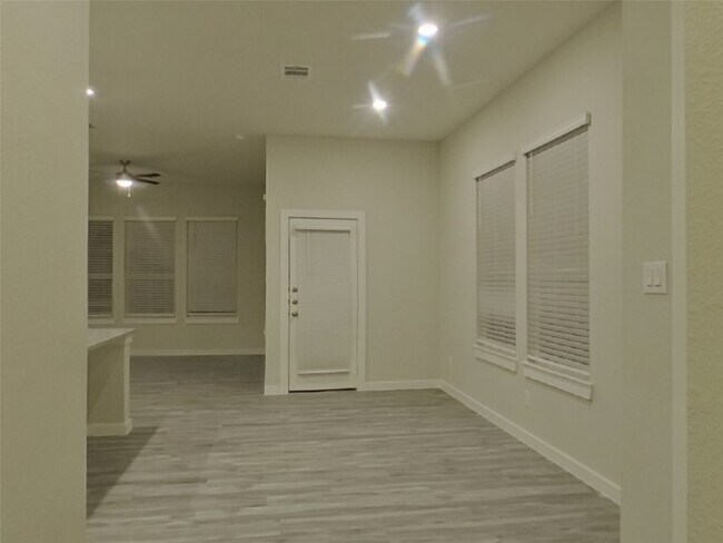 Foto del edificio - 4922 San Fabiano Ct