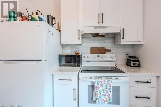 Photo du bâtiment - 1 Grosvenor Ave S