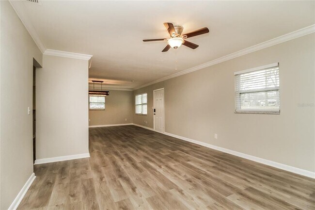 Foto del edificio - 701 Palm Springs Dr