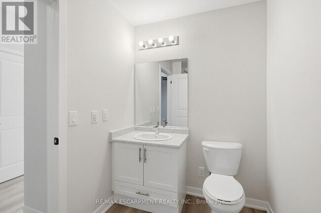 Photo du bâtiment - 2500 Saw Whet Blvd.