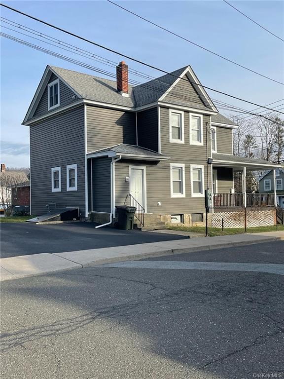 Primary Photo - 22 Cozzens Ave