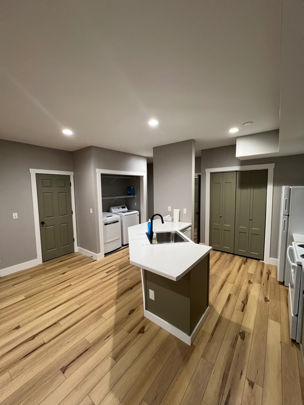 Building Photo - 704 W 15th St