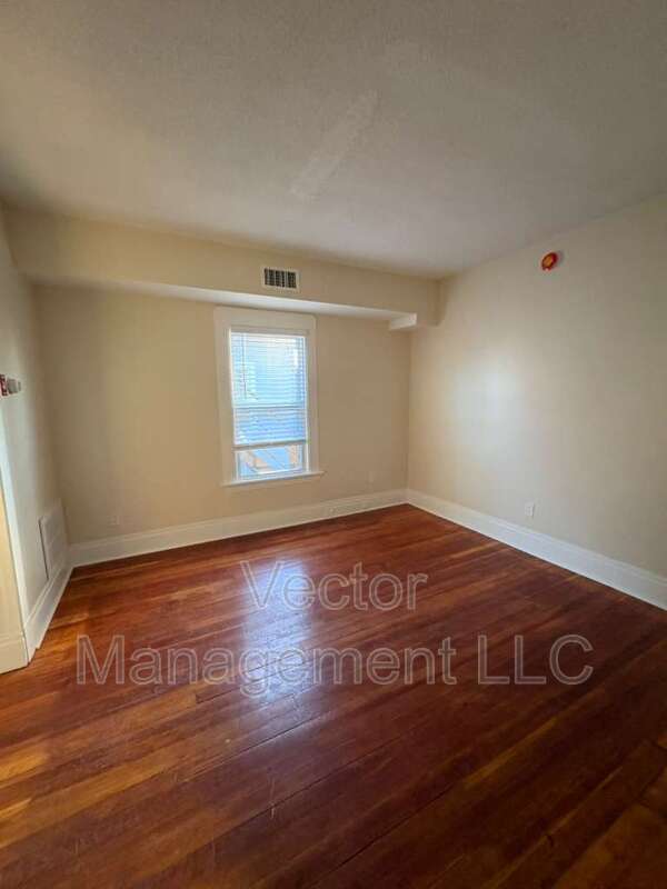 Foto del edificio - 1400 Ella T Grasso Blvd