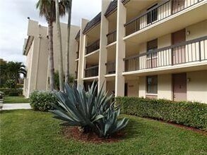 Building Photo - 8433 Forest Hills Dr