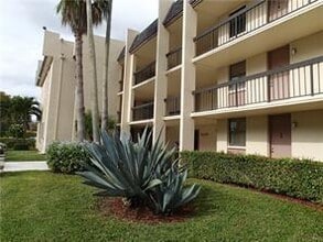 Building Photo - 8433 Forest Hills Dr