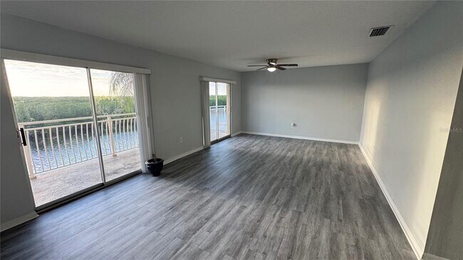 Building Photo - 8827 Bay Pointe Dr