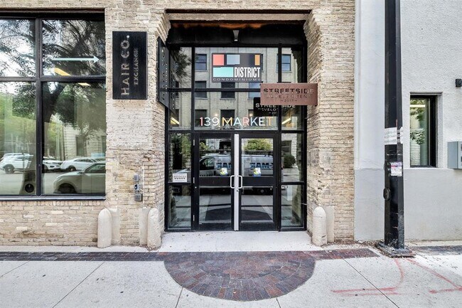 Photo du bâtiment - 139 Market Ave