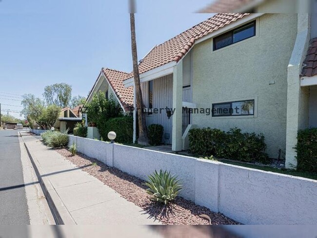 Building Photo - 4710 N 10th Pl