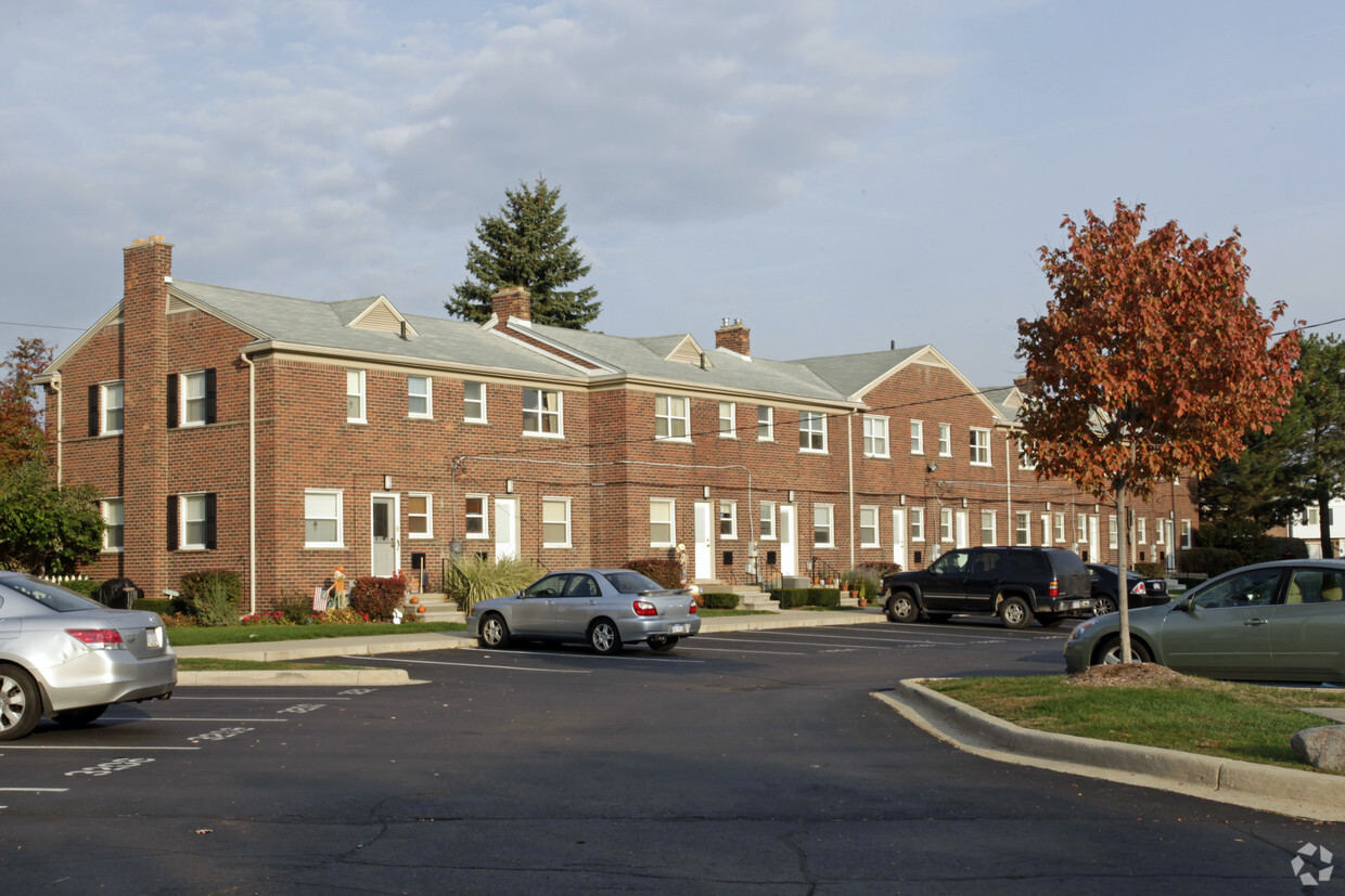 Foto principal - Brownstones Of Royal Oak Condominium