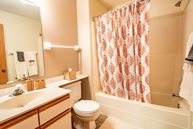 Building Photo - Plymouth Square